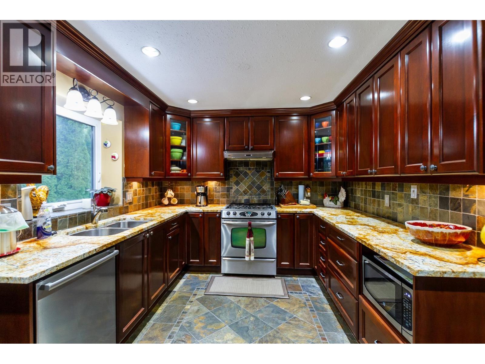 12193 Lindsay Place, Maple Ridge, British Columbia V2X 9S3 - Photo 8 - R3075534