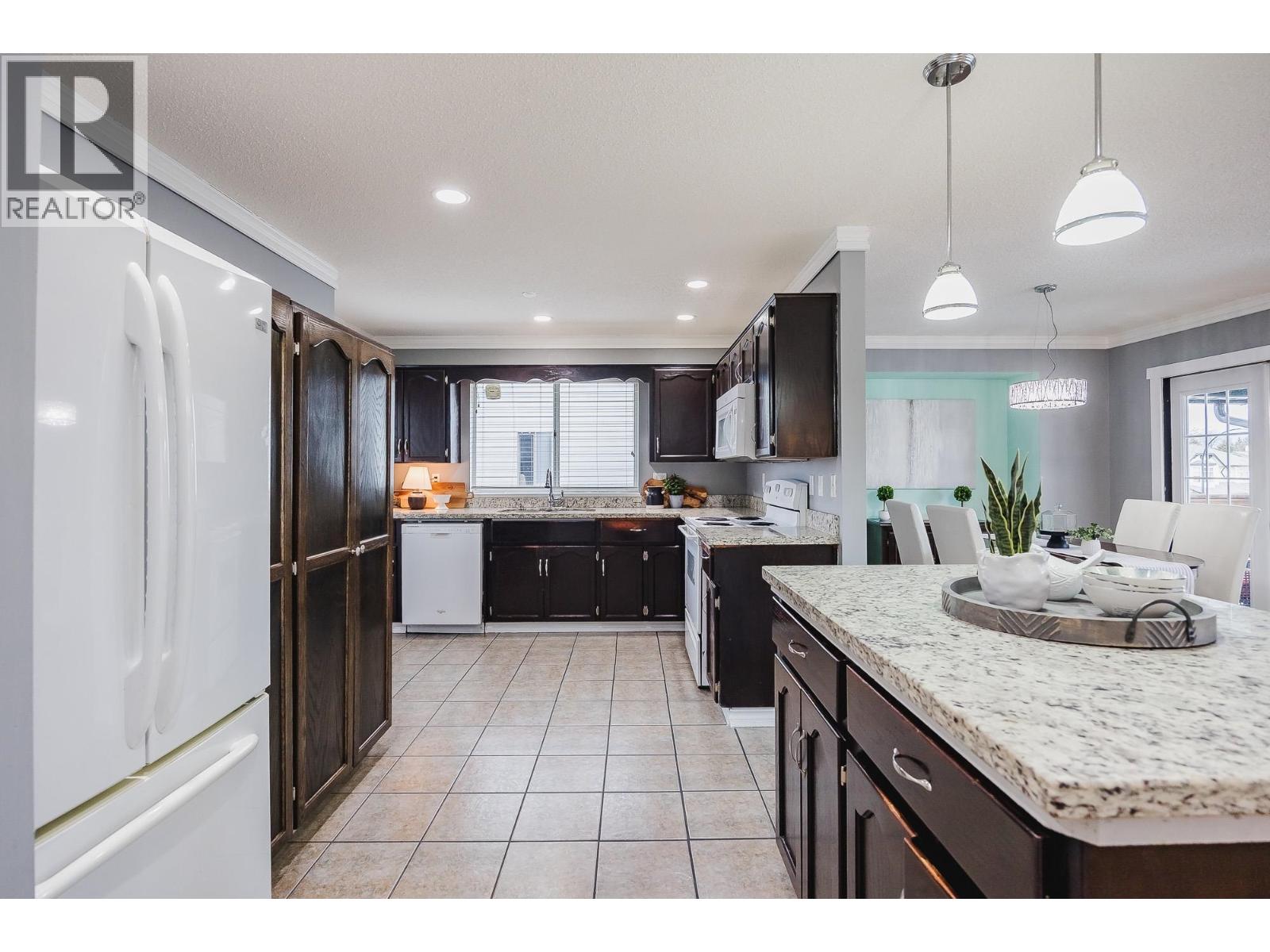 20492 Thorne Avenue, Maple Ridge, British Columbia V2X 8T8 - Photo 4 - R3075543