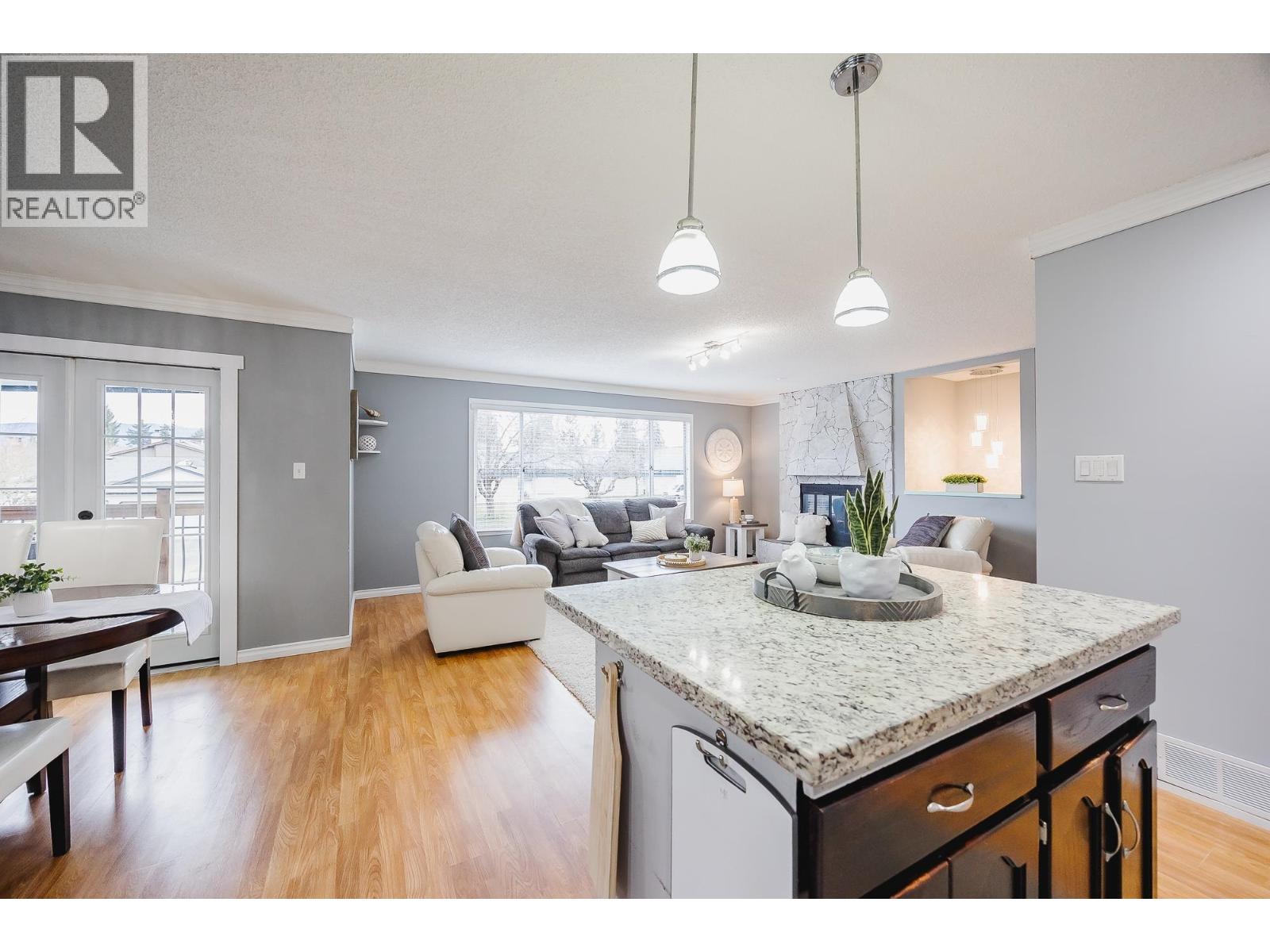 20492 Thorne Avenue, Maple Ridge, British Columbia V2X 8T8 - Photo 5 - R3075543