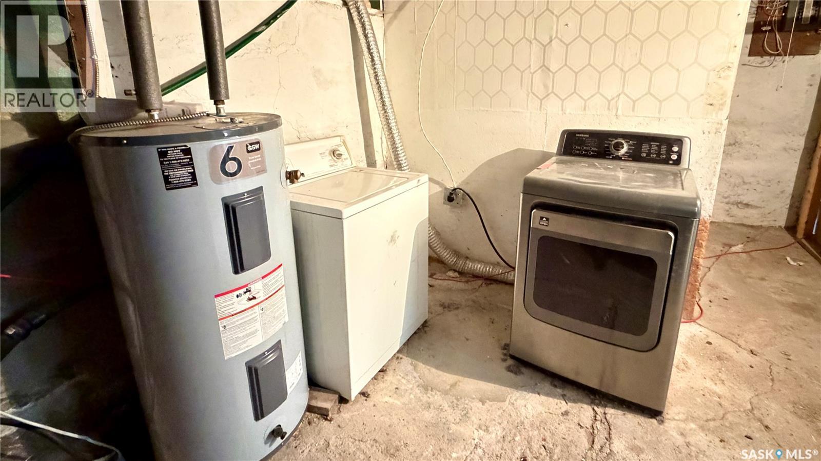 319 Railway Avenue, Outlook, Saskatchewan  S0L 2N0 - Photo 38 - SK026066