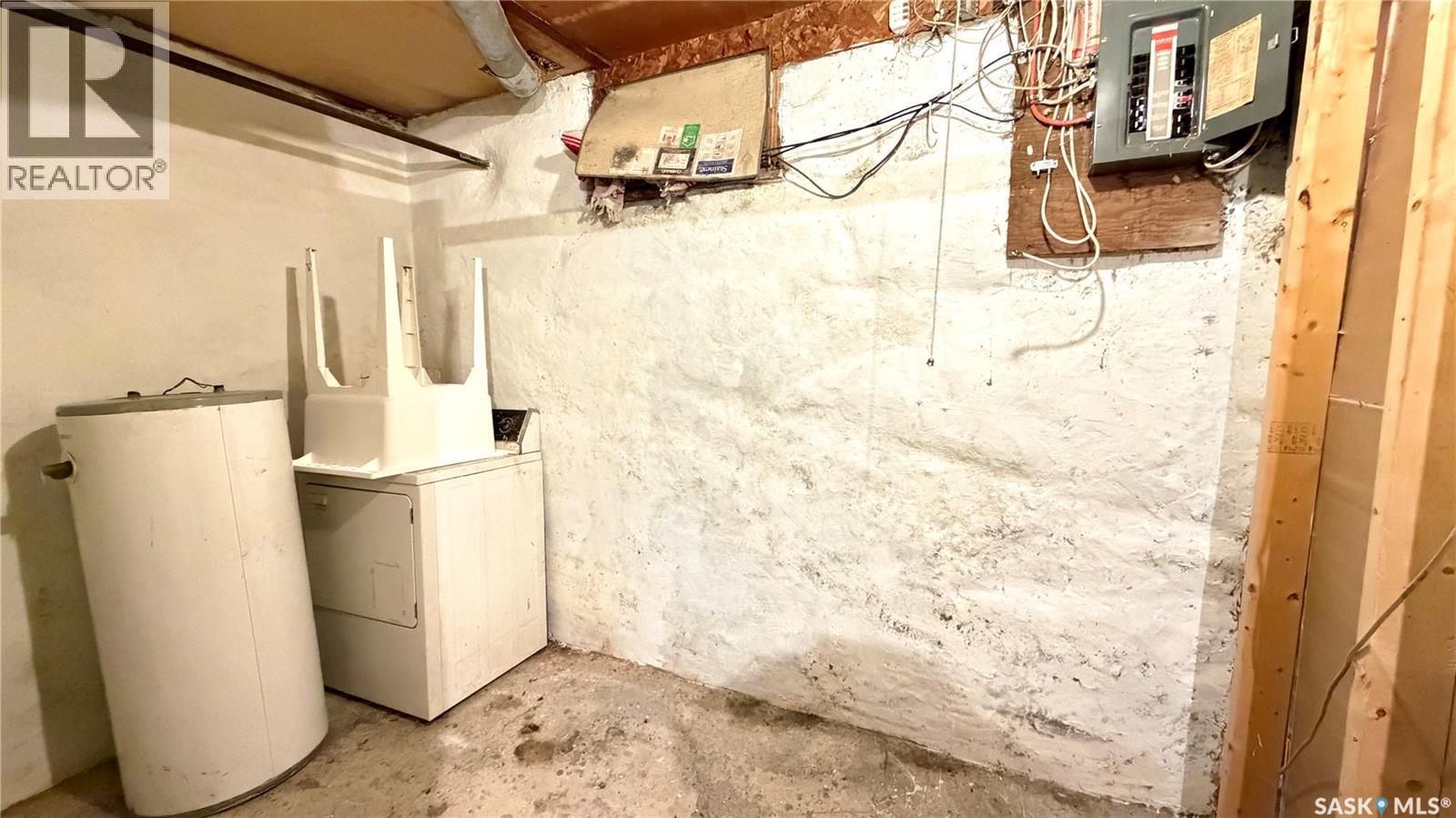 319 Railway Avenue, Outlook, Saskatchewan  S0L 2N0 - Photo 40 - SK026066