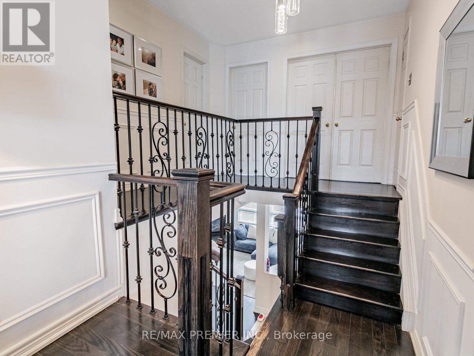 11 Four Seasons Circle, Brampton, Ontario  L7A 2A8 - Photo 6 - W12657800