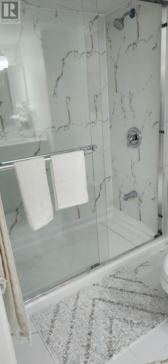 11 Four Seasons Circle, Brampton, Ontario  L7A 2A8 - Photo 11 - W12657800