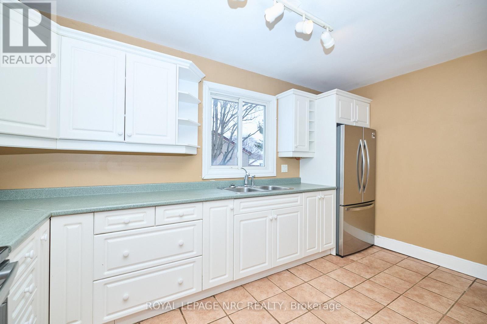 6151 Harvey Street, Niagara Falls, Ontario  L2J 2A9 - Photo 12 - X12657634