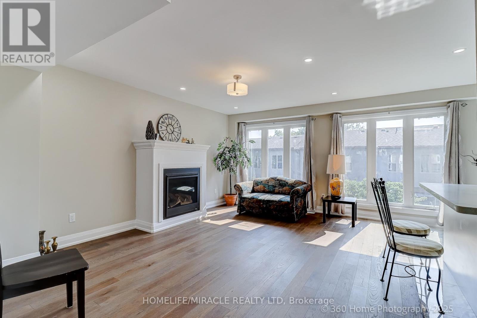 688a Midland Avenue, Toronto, Ontario  M1K 4C6 - Photo 2 - E12657894