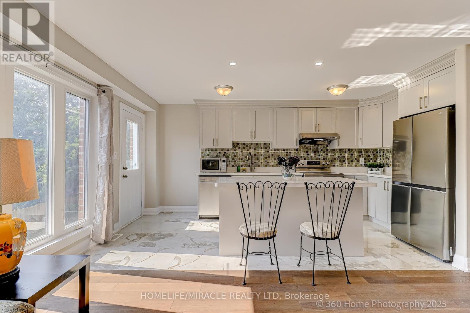 688a Midland Avenue, Toronto, Ontario  M1K 4C6 - Photo 3 - E12657894