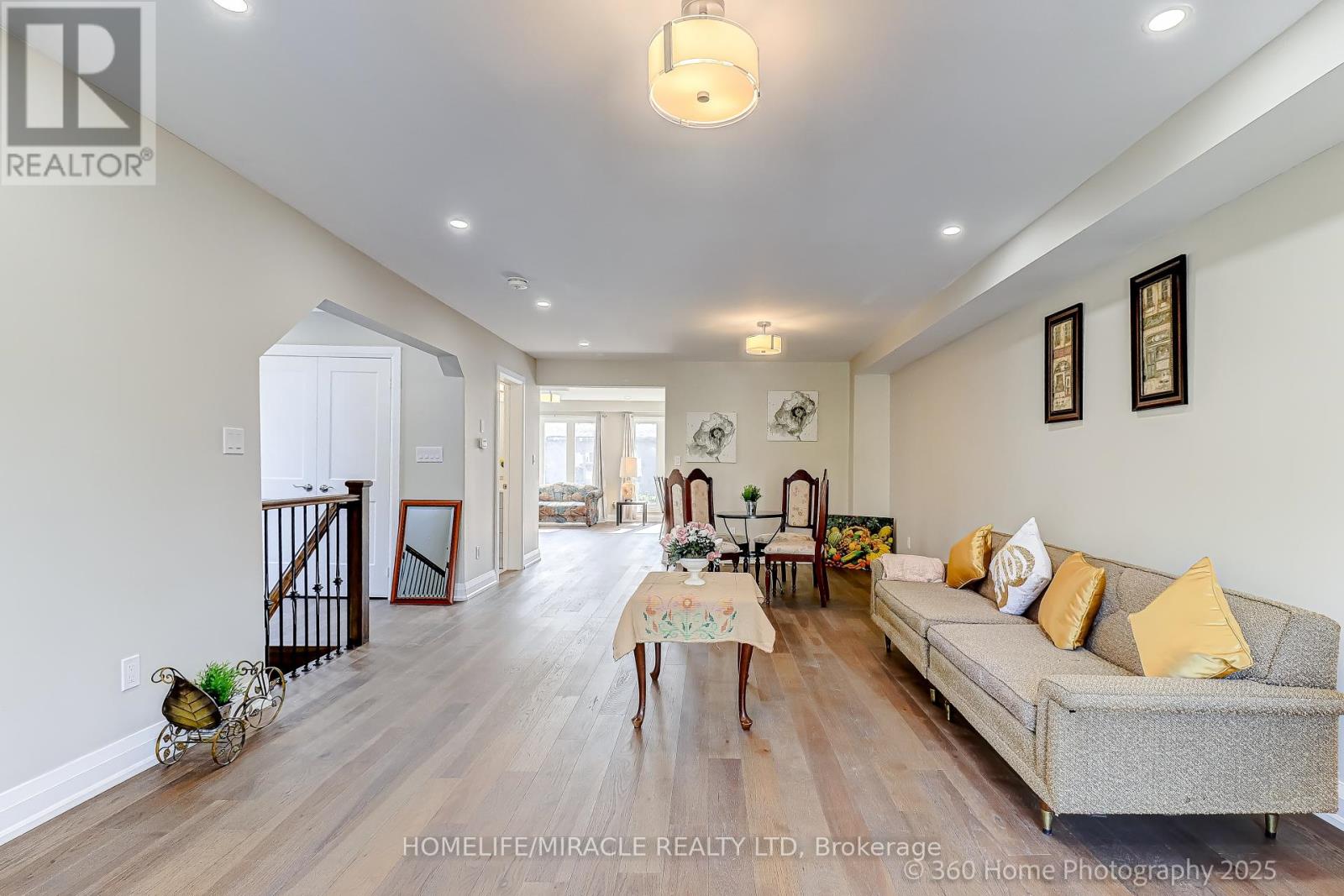 688a Midland Avenue, Toronto, Ontario  M1K 4C6 - Photo 8 - E12657894