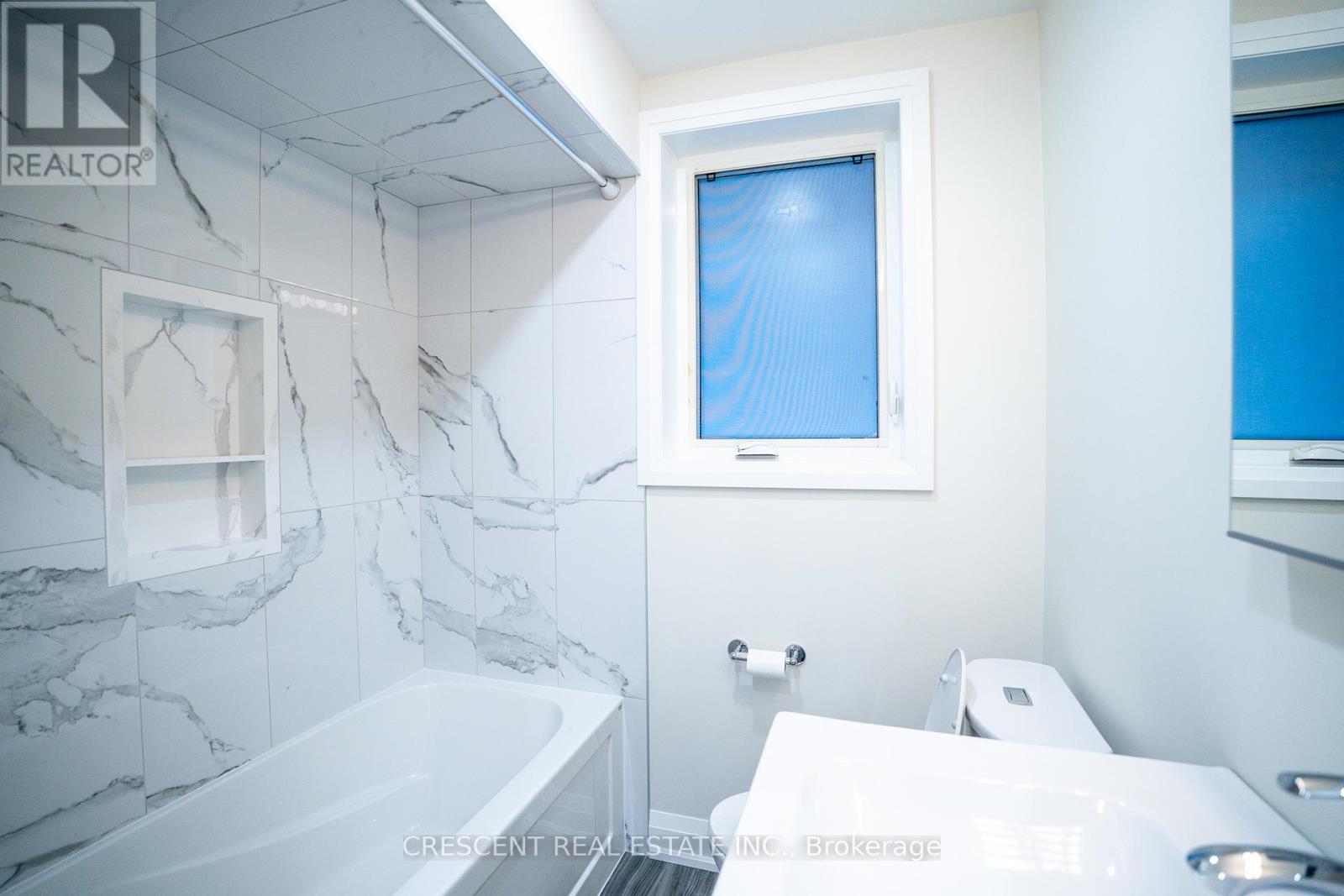 1 - 19 Queen Street W, Mississauga, Ontario  L5H 1L5 - Photo 11 - W12657886