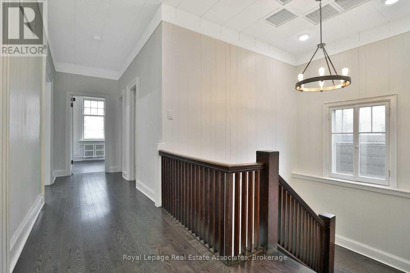 203 - 94 Lakeshore Road E, Mississauga, Ontario  L5G 1E3 - Photo 3 - W12657904