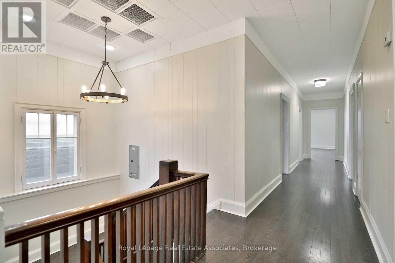 203 - 94 Lakeshore Road E, Mississauga, Ontario  L5G 1E3 - Photo 4 - W12657904