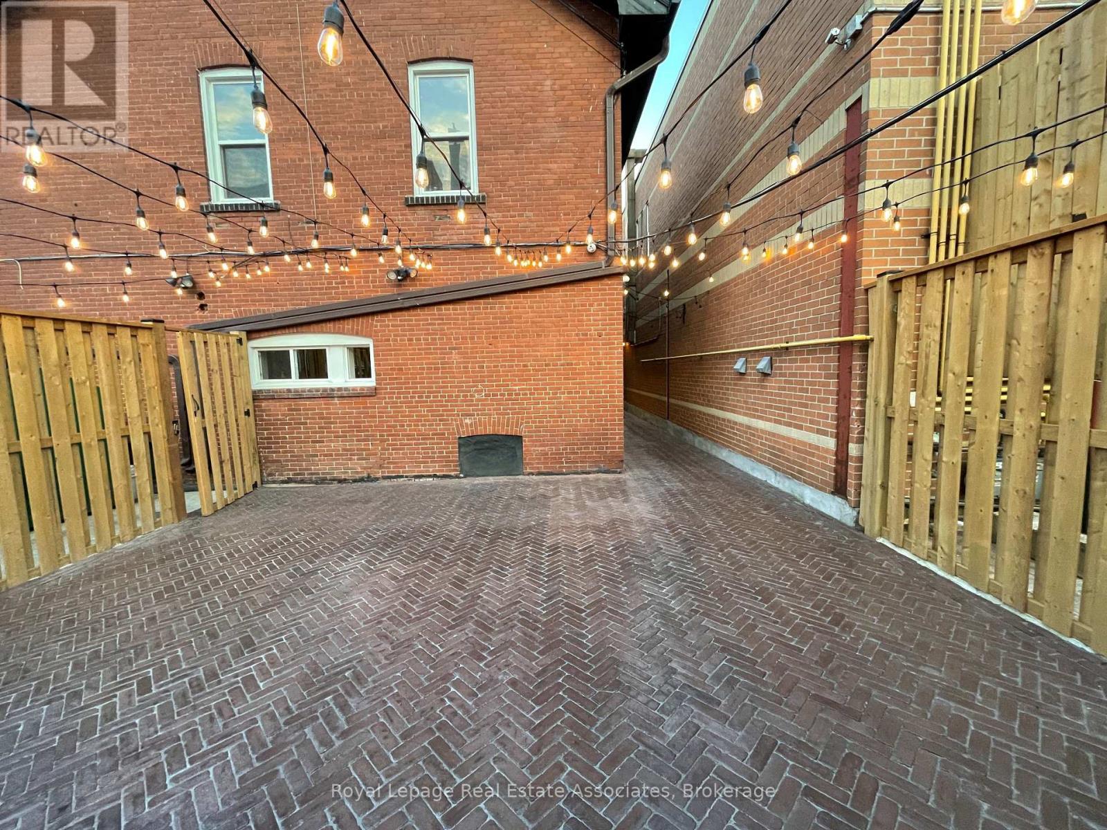 203 - 94 Lakeshore Road E, Mississauga, Ontario  L5G 1E3 - Photo 7 - W12657904