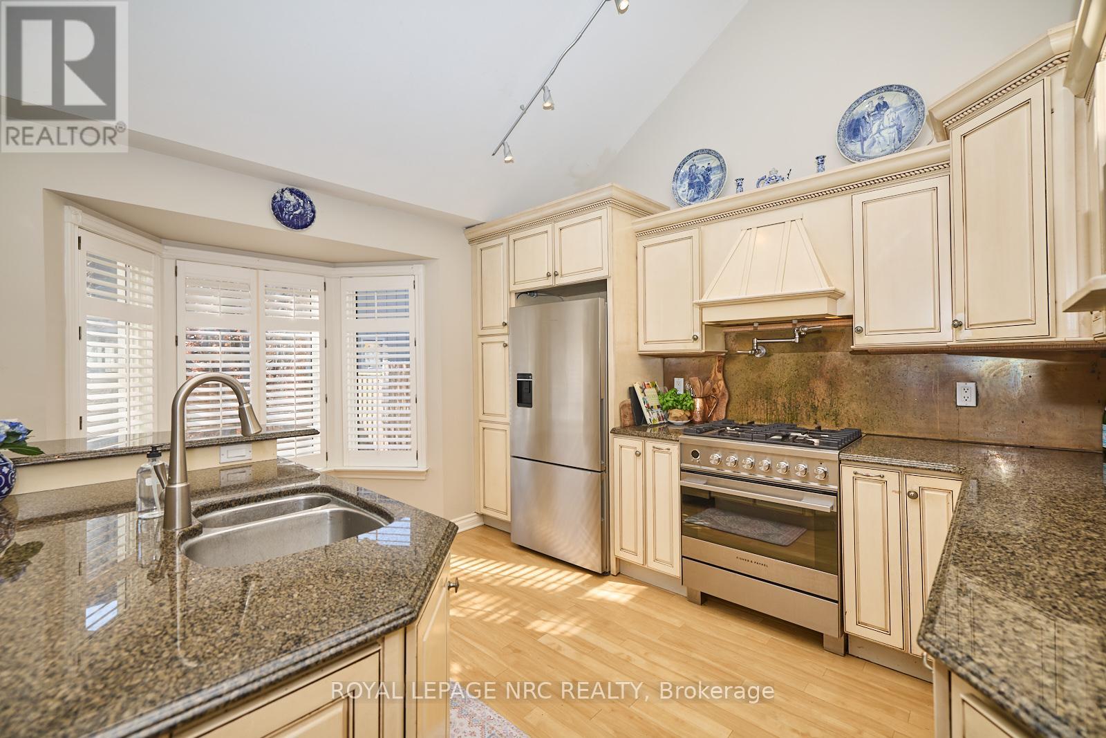 12 Brigantine Court, St. Catharines, Ontario  L2M 7V4 - Photo 11 - X12067740