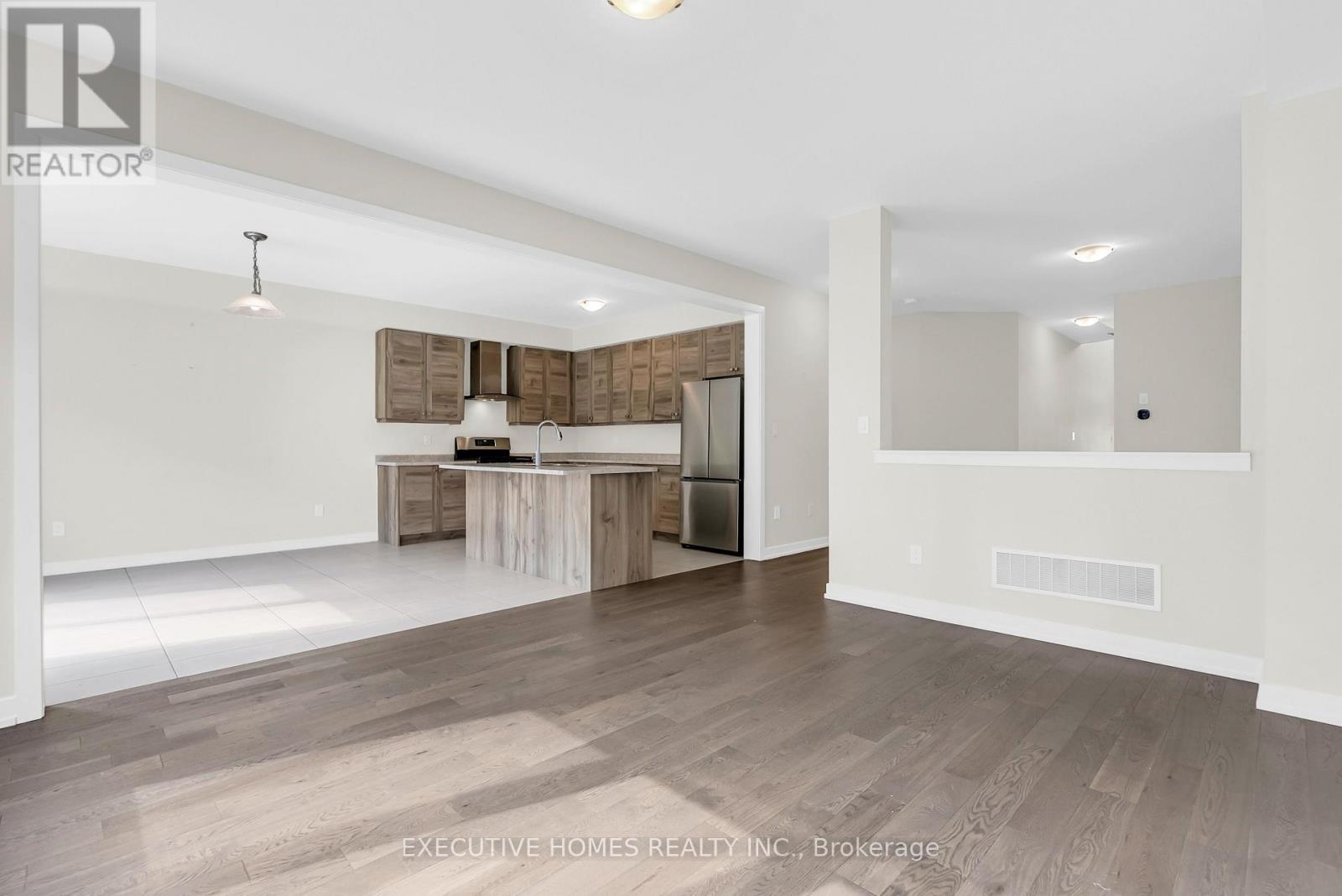 170 Lilac Circle, Haldimand, Ontario  N3W 0H5 - Photo 13 - X12654346