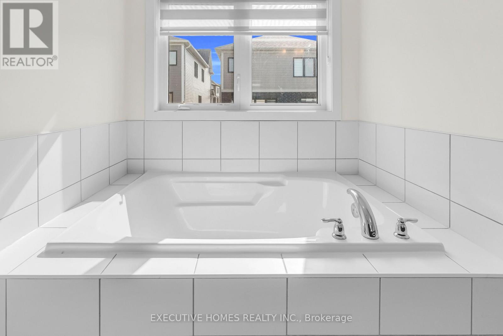 170 Lilac Circle, Haldimand, Ontario  N3W 0H5 - Photo 32 - X12654346