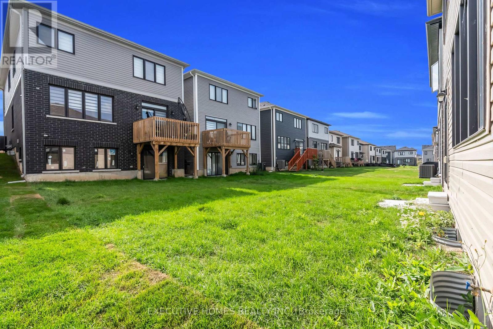 170 Lilac Circle, Haldimand, Ontario  N3W 0H5 - Photo 39 - X12654346