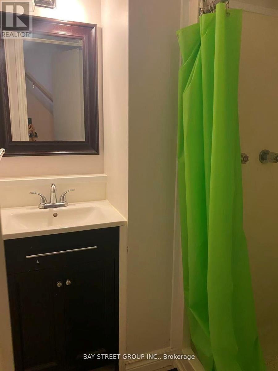 135 Walmer Garden, London North, Ontario  N6G 4H2 - Photo 11 - X12657918