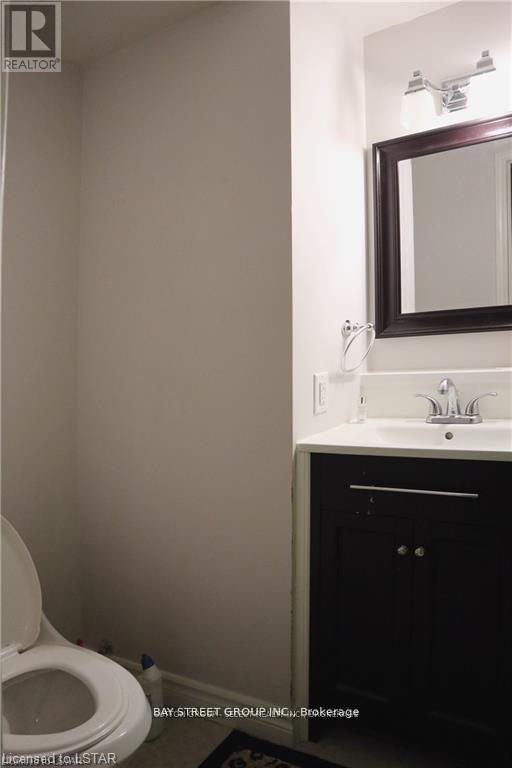 135 Walmer Garden, London North, Ontario  N6G 4H2 - Photo 9 - X12657918