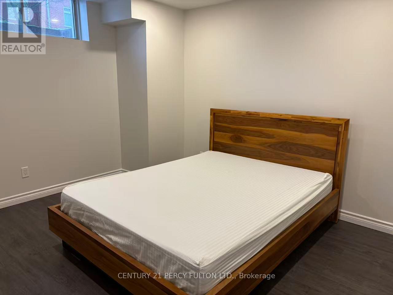 Basement - 22 Chester Street, Oakville, Ontario  L6H 6G8 - Photo 19 - W12650398