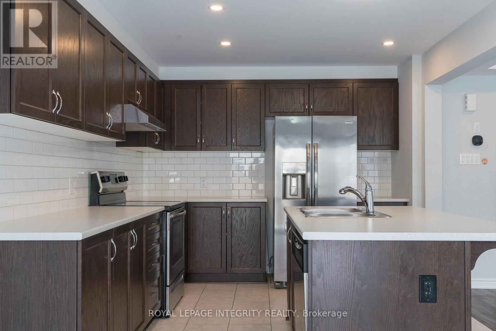 754 Derreen Avenue, Ottawa, Ontario  K2S 2Y9 - Photo 6 - X12505254