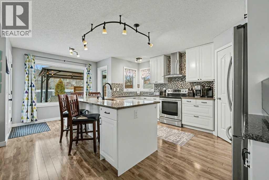 35 Somerglen Way Sw, Calgary, Alberta  T2Y 4B1 - Photo 7 - A2276664