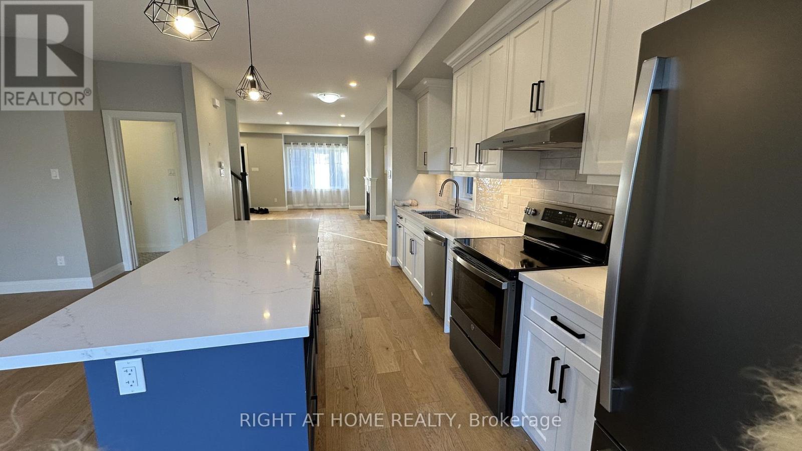 83 Third Street, Toronto, Ontario  M8V 2Y1 - Photo 11 - W12657922