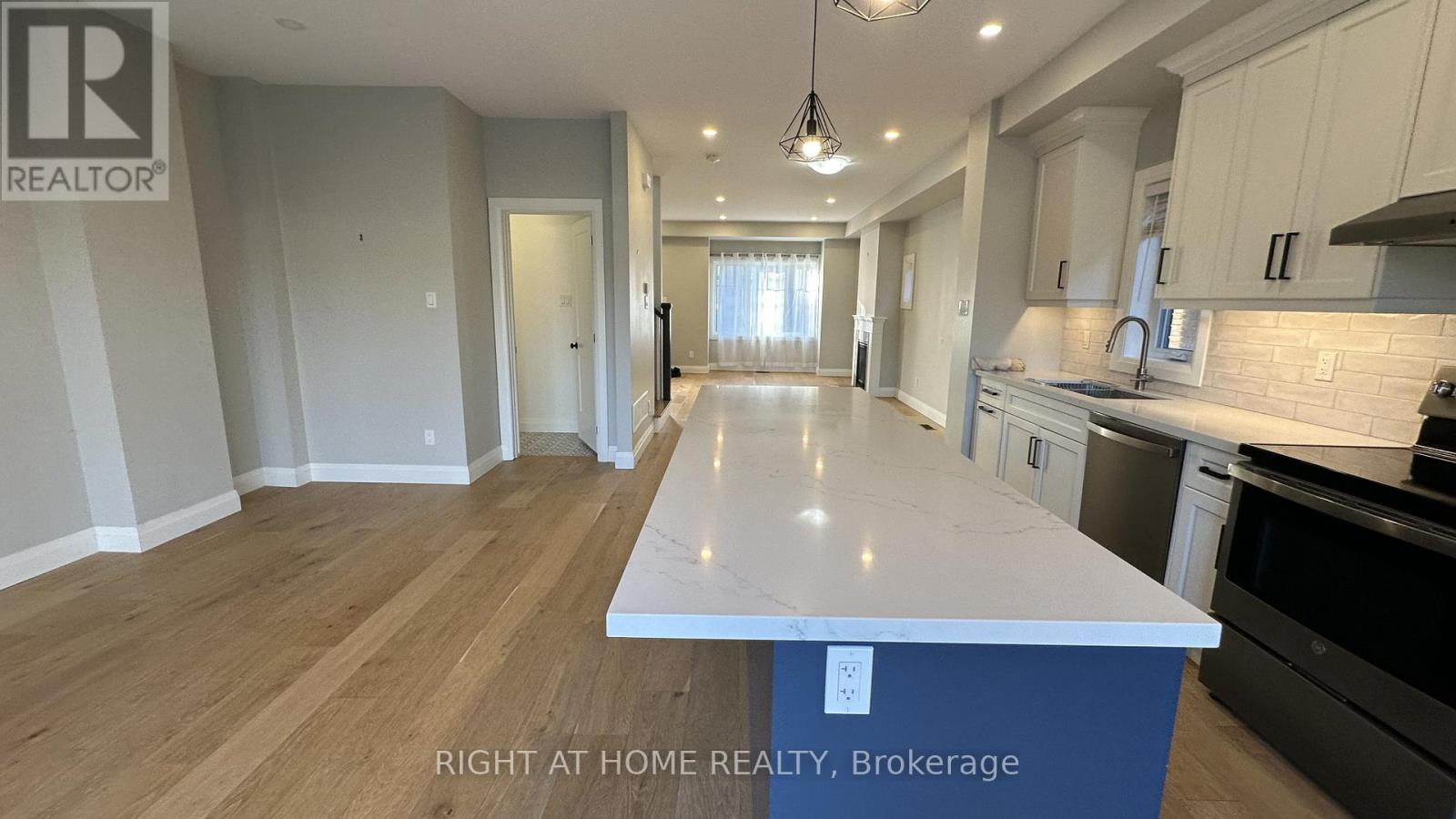 83 Third Street, Toronto, Ontario  M8V 2Y1 - Photo 13 - W12657922