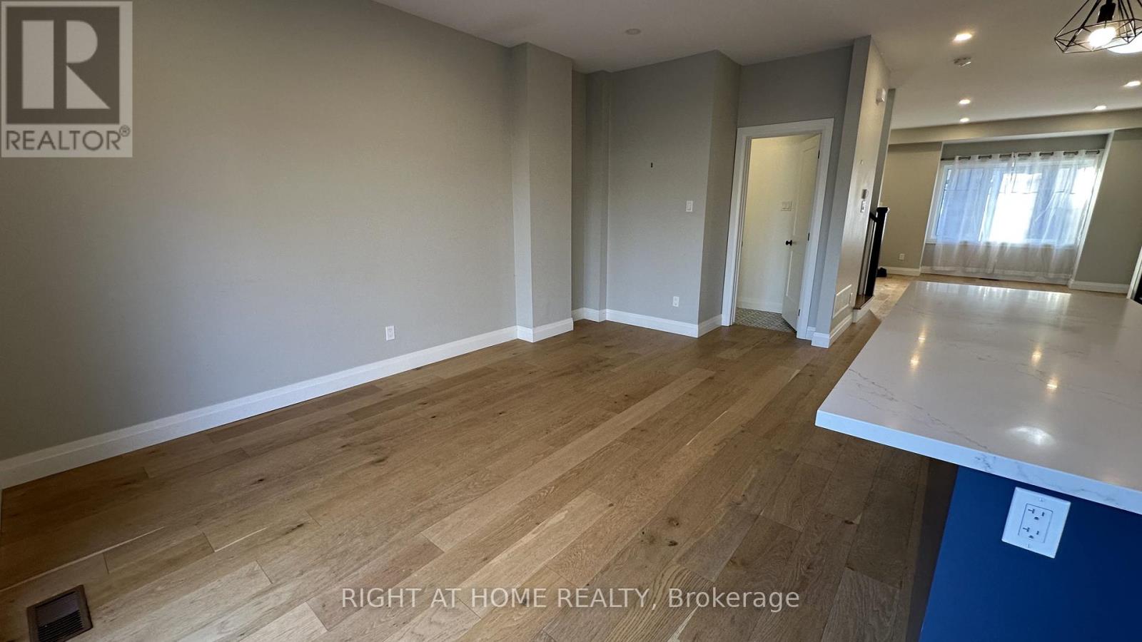 83 Third Street, Toronto, Ontario  M8V 2Y1 - Photo 14 - W12657922