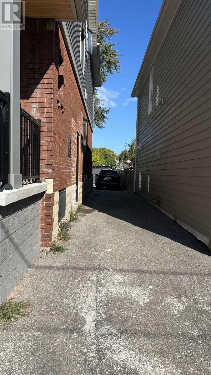 83 Third Street, Toronto, Ontario  M8V 2Y1 - Photo 2 - W12657922