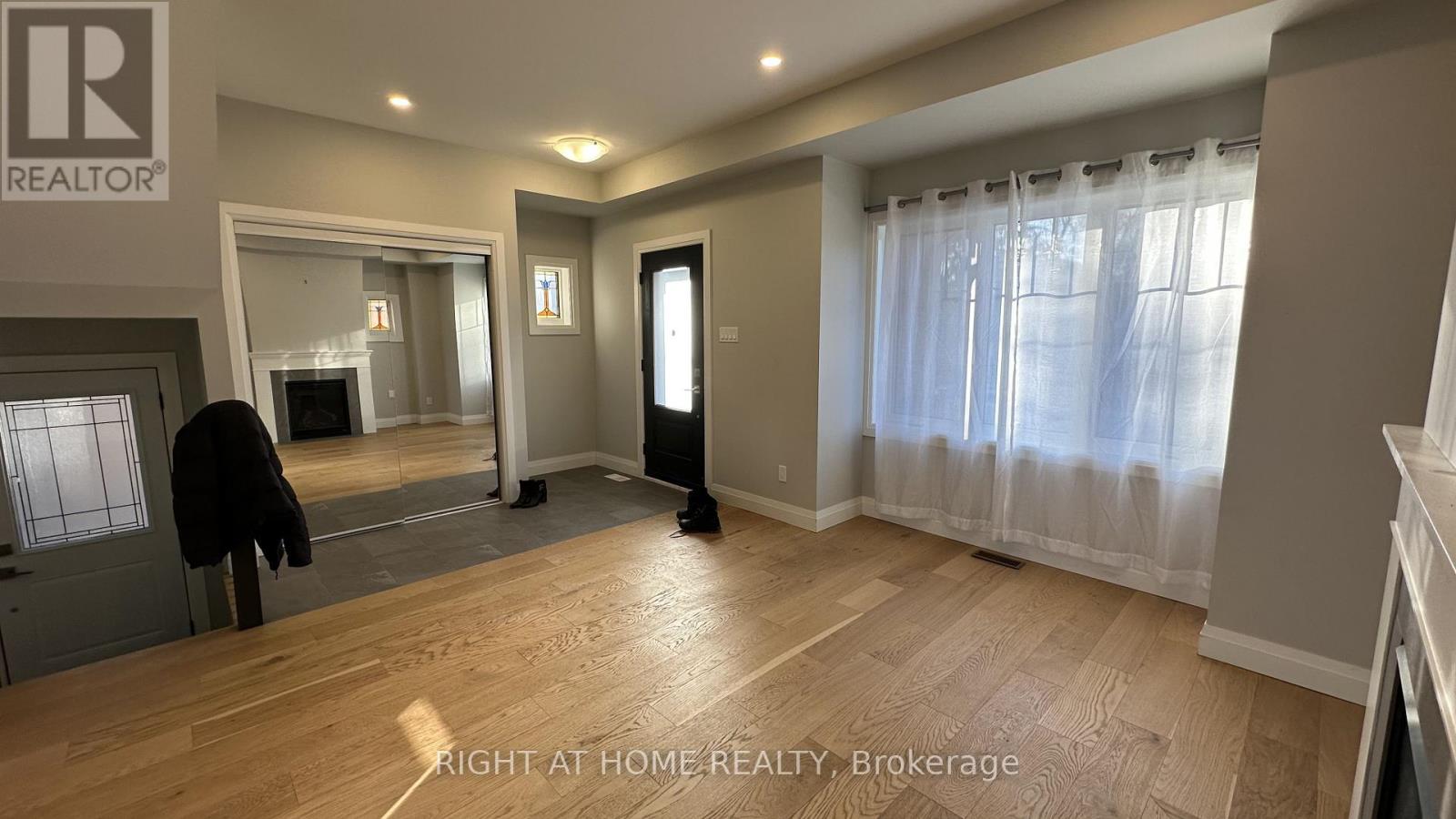 83 Third Street, Toronto, Ontario  M8V 2Y1 - Photo 4 - W12657922