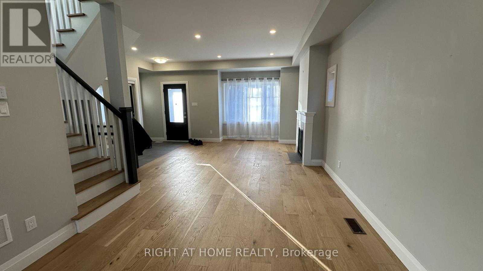 83 Third Street, Toronto, Ontario  M8V 2Y1 - Photo 5 - W12657922