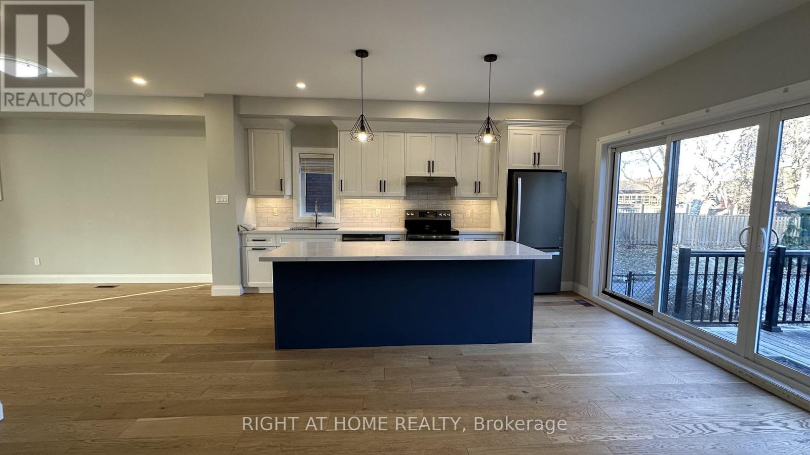 83 Third Street, Toronto, Ontario  M8V 2Y1 - Photo 6 - W12657922