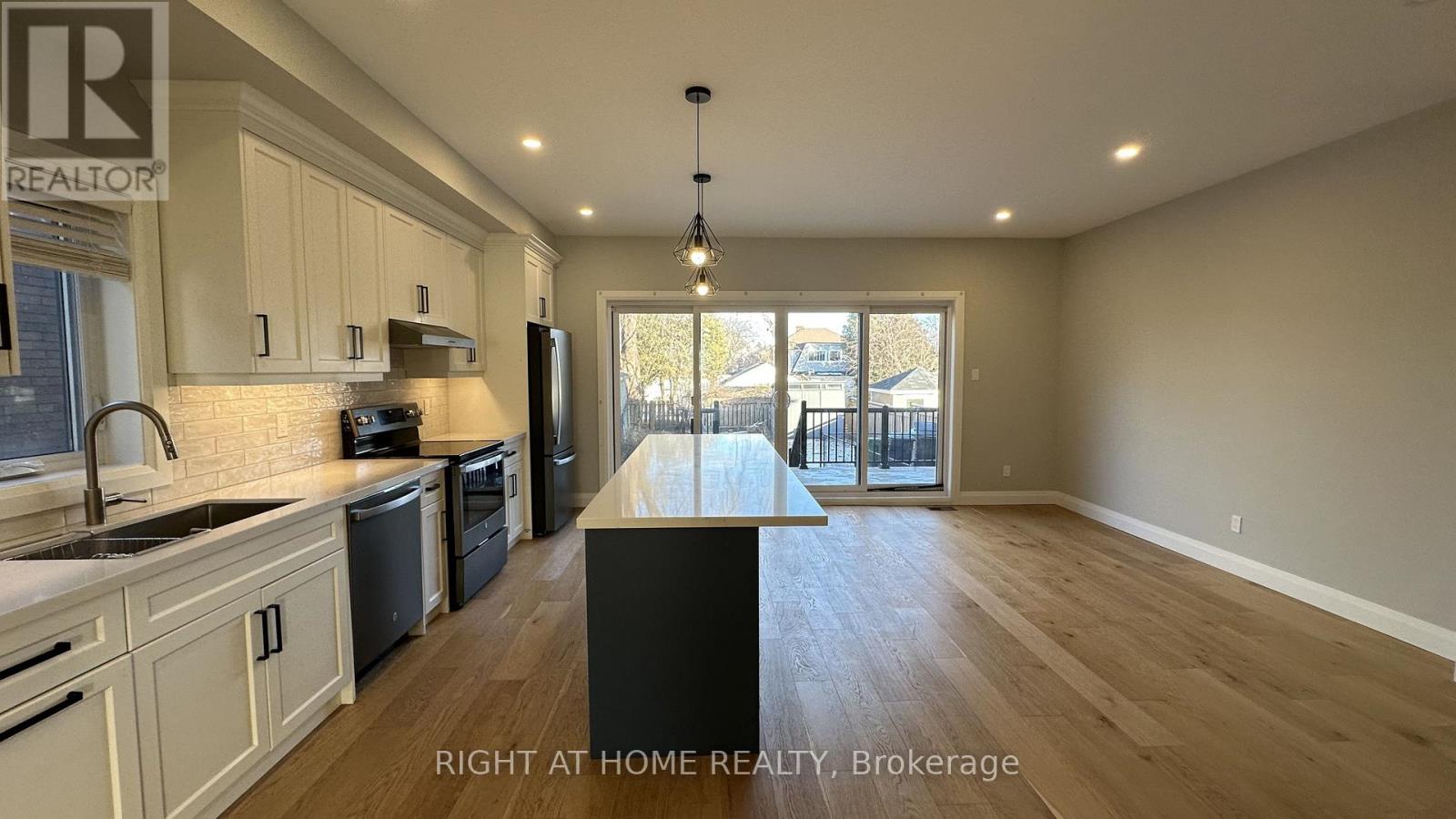 83 Third Street, Toronto, Ontario  M8V 2Y1 - Photo 7 - W12657922