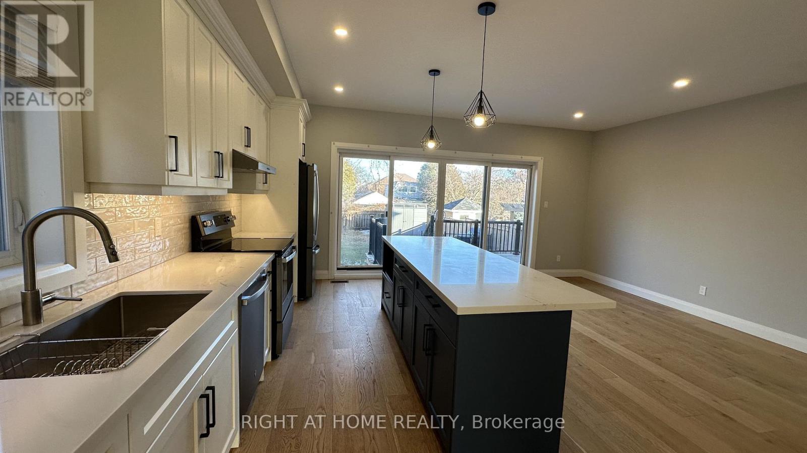 83 Third Street, Toronto, Ontario  M8V 2Y1 - Photo 9 - W12657922