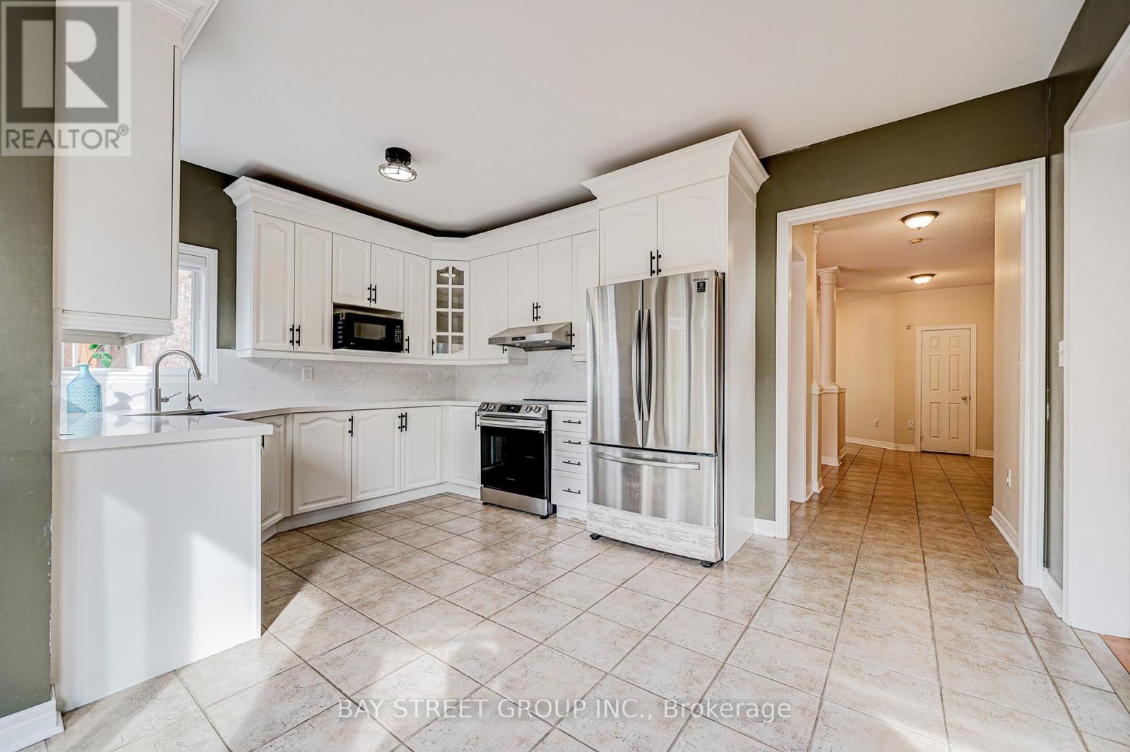 2470 Nichols Drive, Oakville, Ontario  L6H 6Y5 - Photo 13 - W12657936