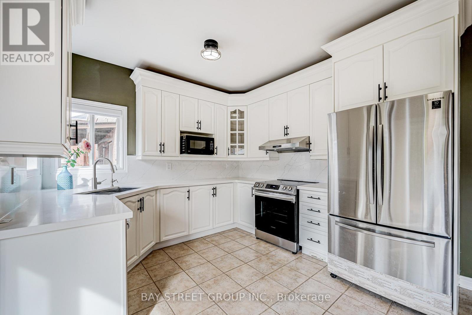 2470 Nichols Drive, Oakville, Ontario  L6H 6Y5 - Photo 14 - W12657936