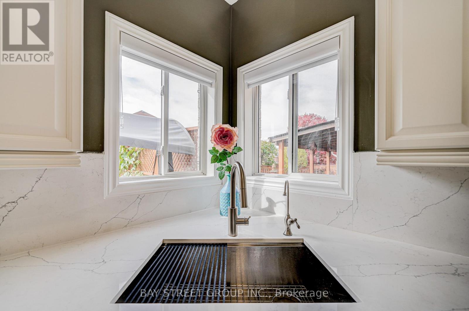 2470 Nichols Drive, Oakville, Ontario  L6H 6Y5 - Photo 15 - W12657936