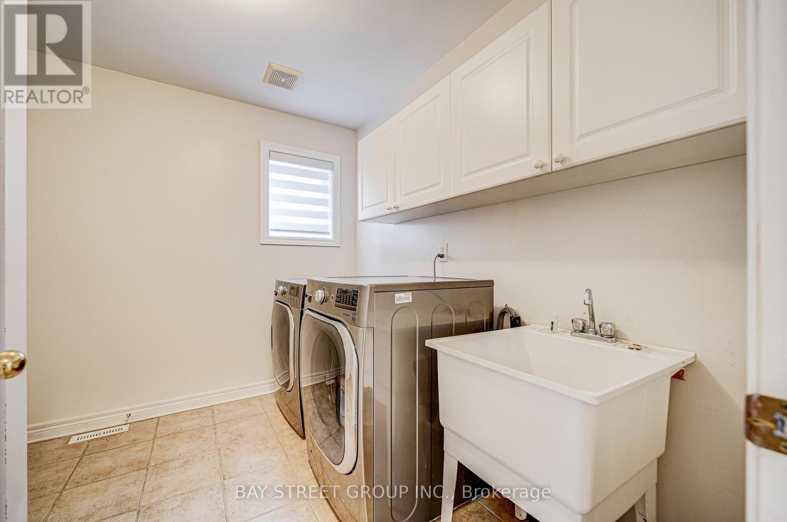 2470 Nichols Drive, Oakville, Ontario  L6H 6Y5 - Photo 19 - W12657936