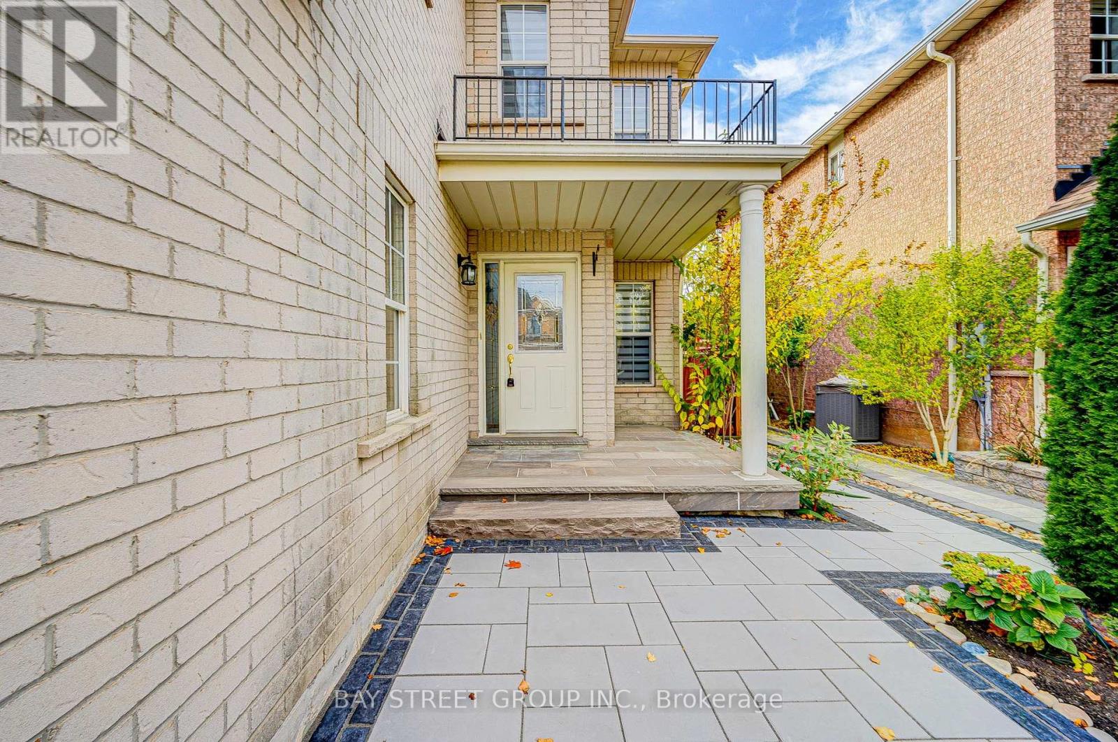 2470 Nichols Drive, Oakville, Ontario  L6H 6Y5 - Photo 2 - W12657936