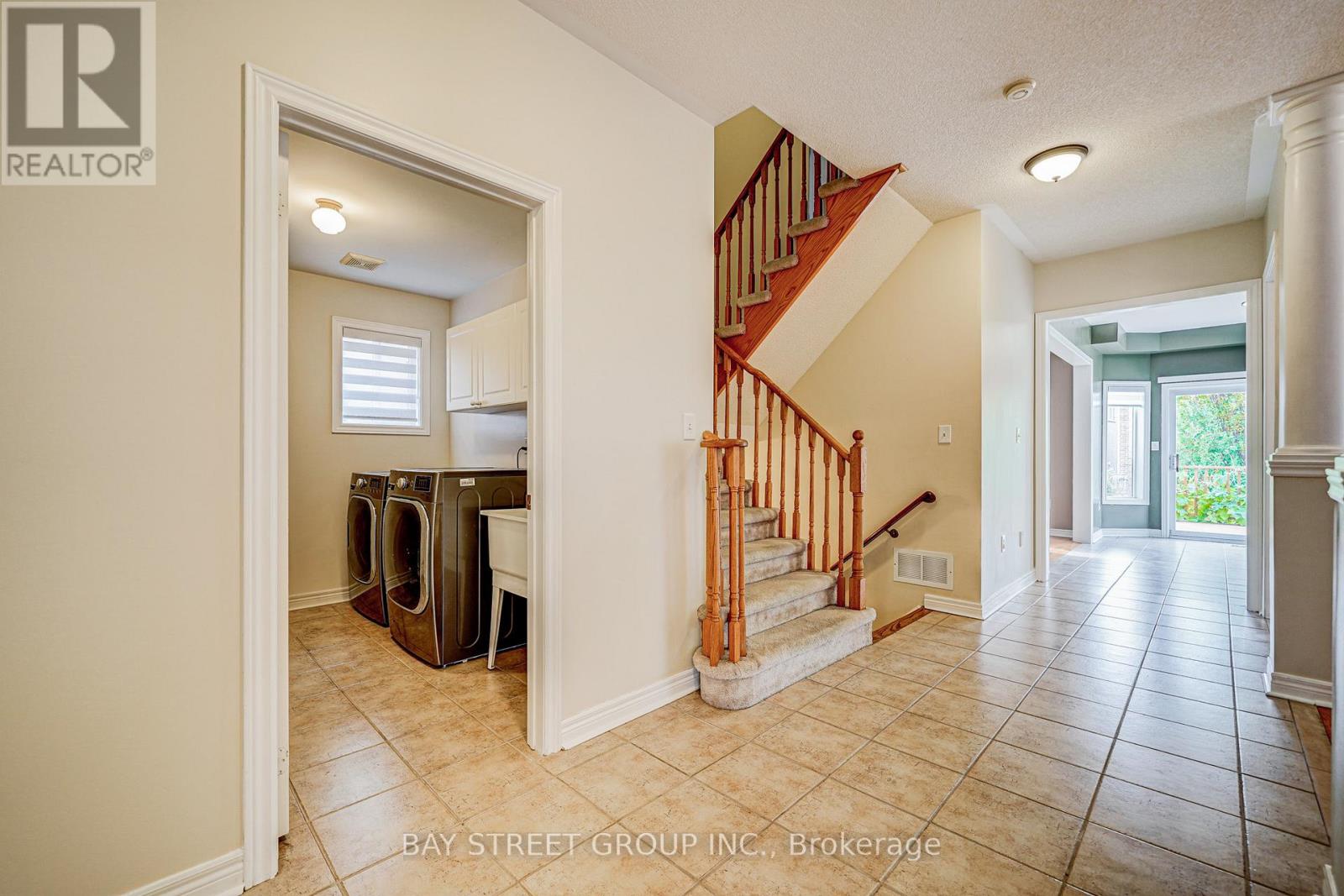 2470 Nichols Drive, Oakville, Ontario  L6H 6Y5 - Photo 6 - W12657936