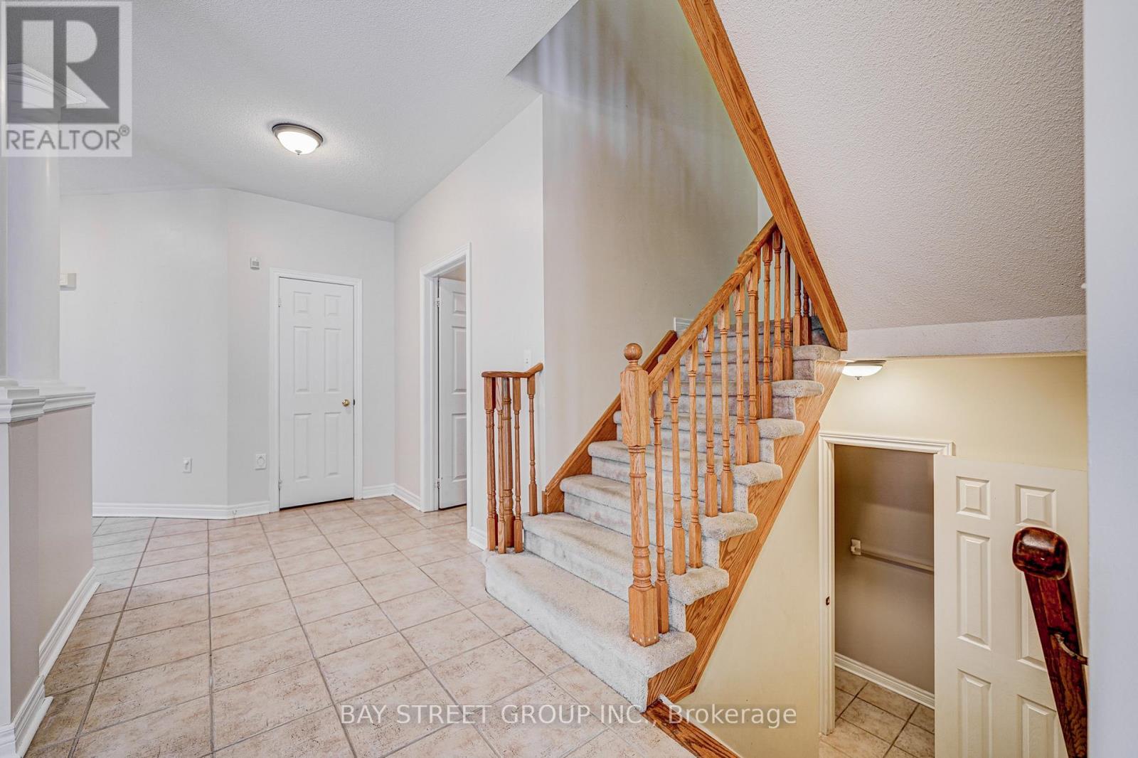 2470 Nichols Drive, Oakville, Ontario  L6H 6Y5 - Photo 7 - W12657936
