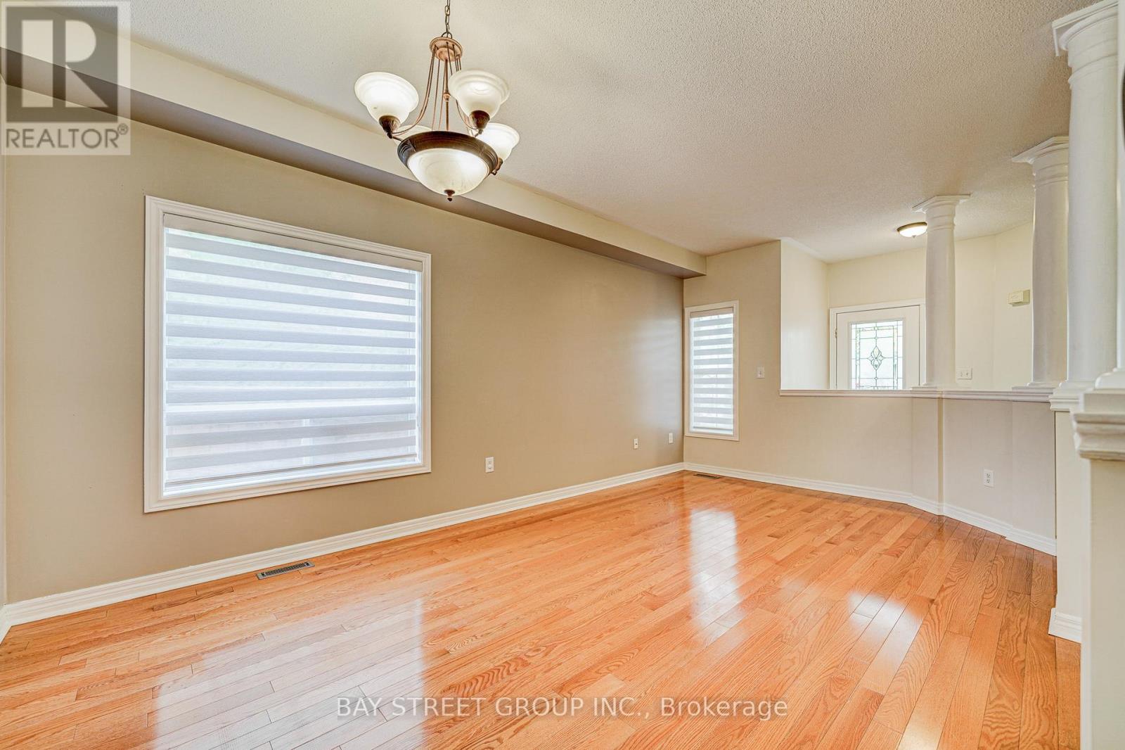 2470 Nichols Drive, Oakville, Ontario  L6H 6Y5 - Photo 8 - W12657936