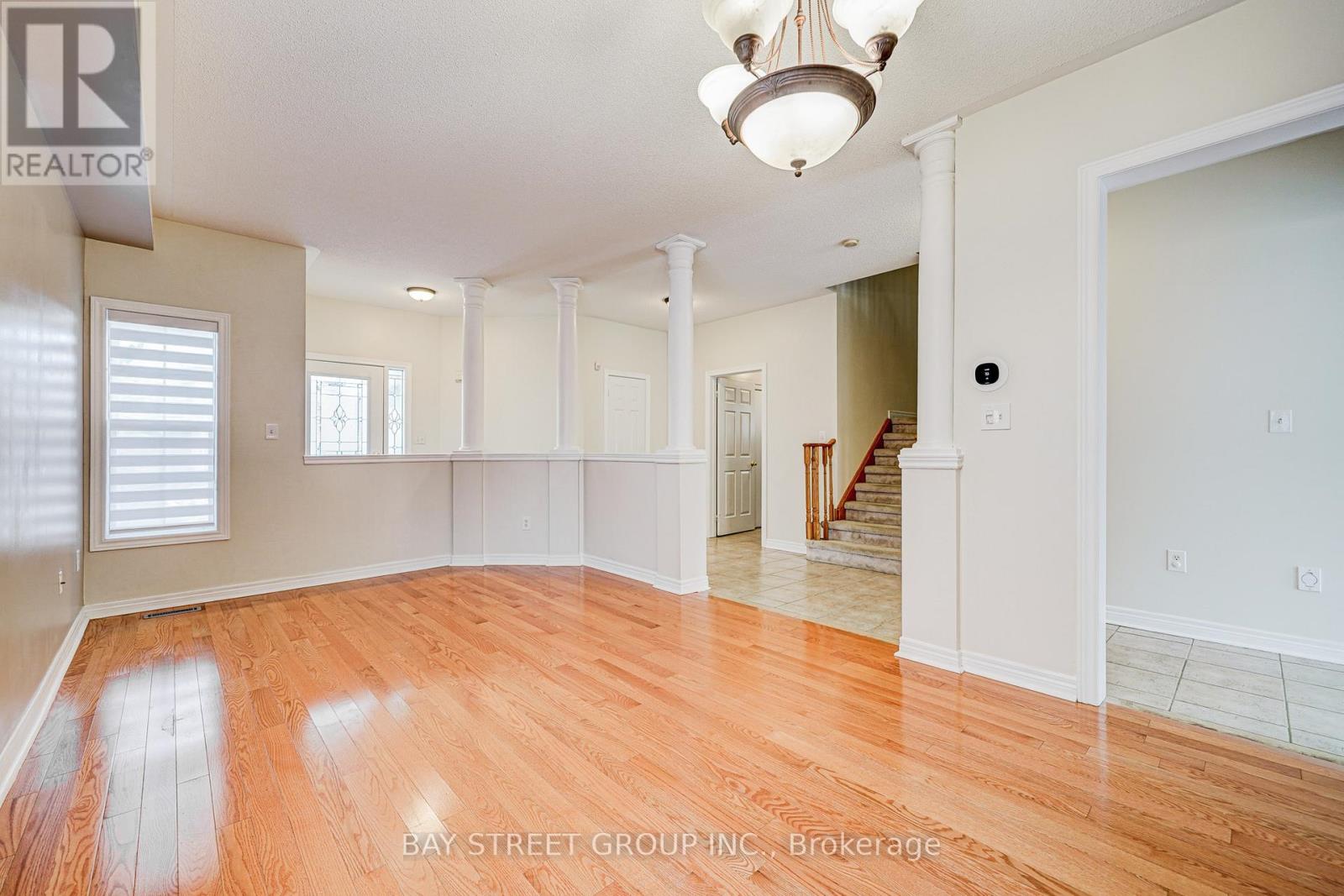 2470 Nichols Drive, Oakville, Ontario  L6H 6Y5 - Photo 9 - W12657936