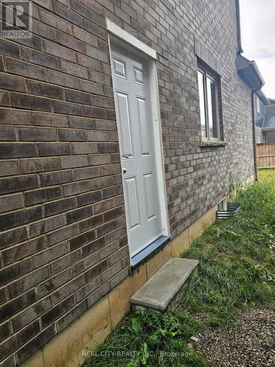 132 Sunset Way, Thorold, Ontario  L0S 1A0 - Photo 30 - X12657930