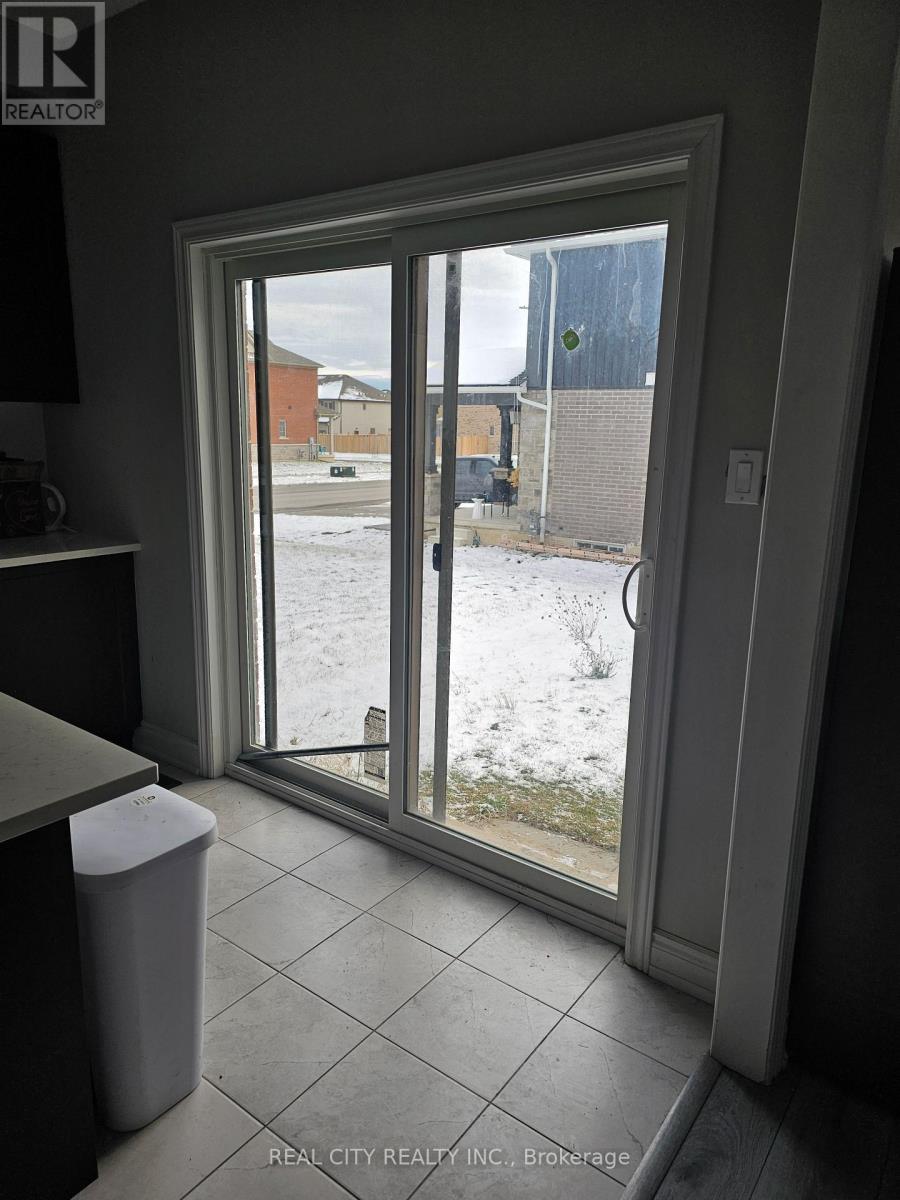 132 Sunset Way, Thorold, Ontario  L0S 1A0 - Photo 5 - X12657930