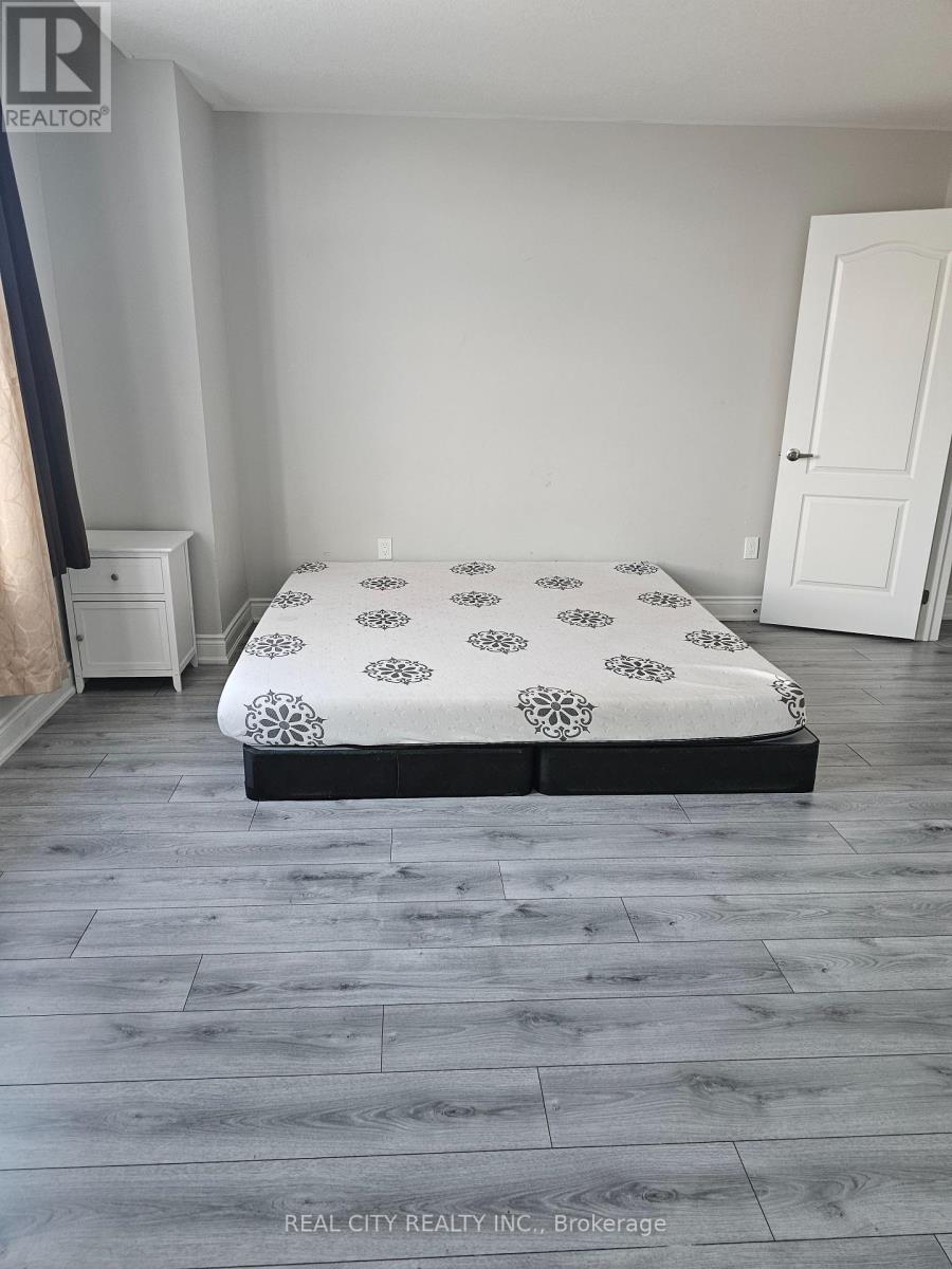 132 Sunset Way, Thorold, Ontario  L0S 1A0 - Photo 8 - X12657930