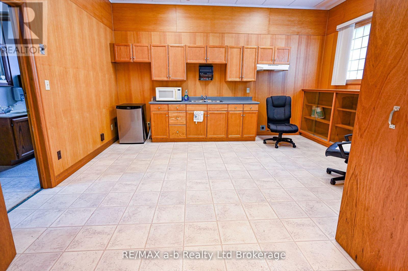 19 Ridout Street W, Tillsonburg, Ontario  N4G 2C8 - Photo 12 - X12657962