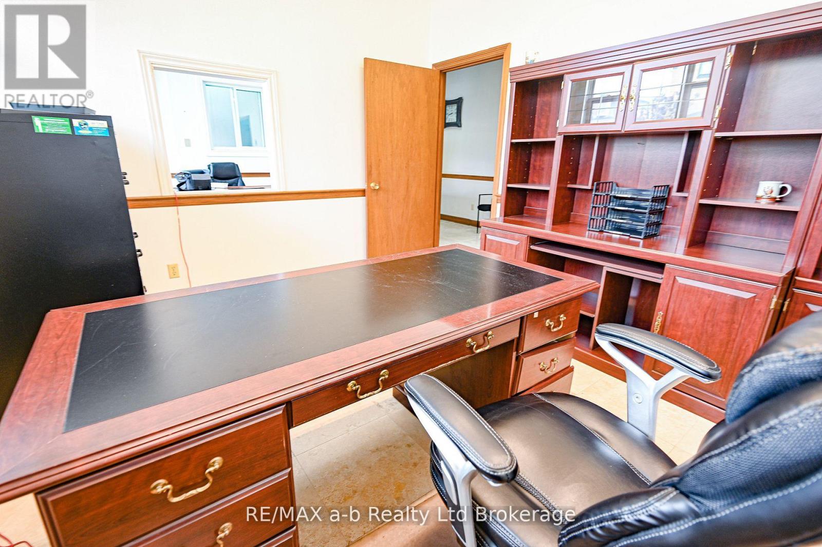 19 Ridout Street W, Tillsonburg, Ontario  N4G 2C8 - Photo 4 - X12657962