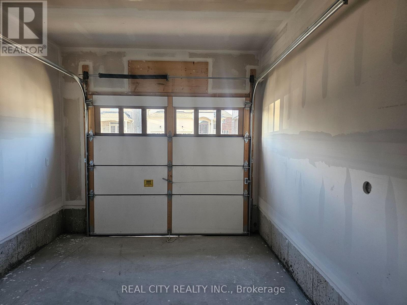 5 Heather Fullerton Road, Georgina, Ontario  L0E 1R0 - Photo 2 - N12657954