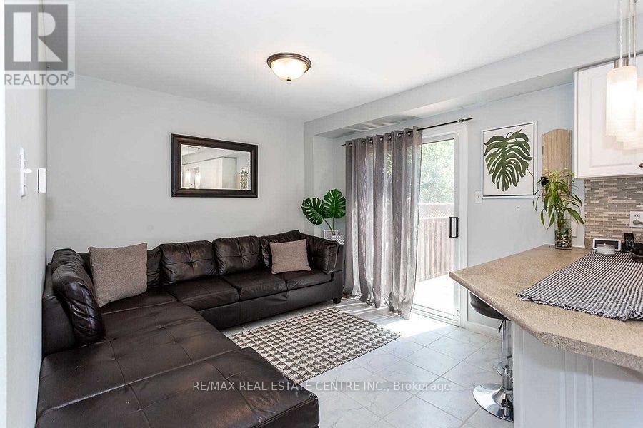 65 Giraffe Avenue, Brampton, Ontario  L6R 1Z1 - Photo 5 - W12657950