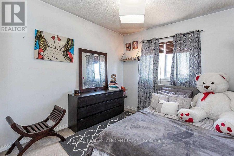 65 Giraffe Avenue, Brampton, Ontario  L6R 1Z1 - Photo 9 - W12657950